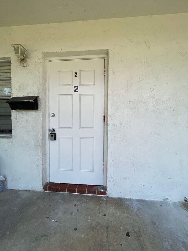 208 NW 43rd Ct in Oakland Park, FL - Building Photo - Building Photo