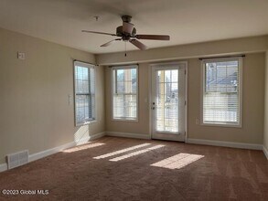 34 Kendall Dr in Delmar, NY - Building Photo - Building Photo