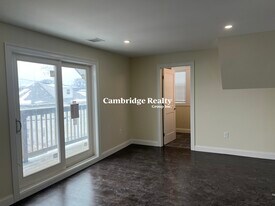 43 Wright Ave, Unit 2 in Medford, MA - Building Photo