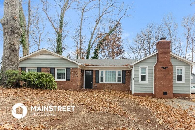 10019 Arbor Dale Ave in Charlotte, NC - Building Photo