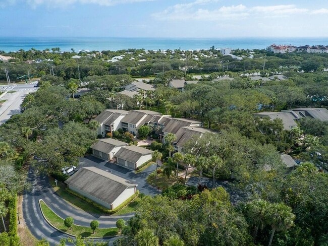 2 Park Shores Cir, Unit 2 in Indian River Shores, FL - Foto de edificio - Building Photo