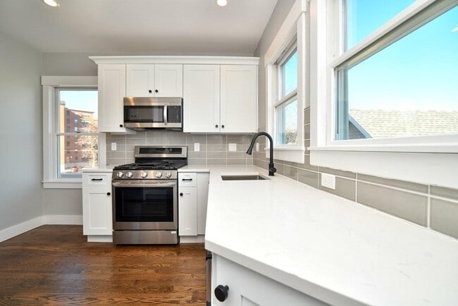8 Chestnut Ave in Boston, MA - Building Photo - Building Photo