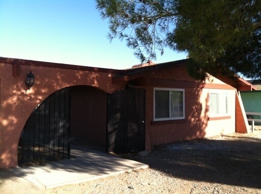 13625 Rancherias Rd in Apple Valley, CA - Building Photo