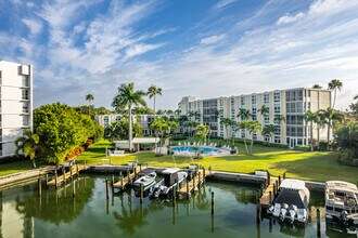 Country Gardens in Naples, FL - Building Photo - Building Photo