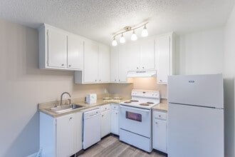 Pine Brook Apartments in Hermitage, TN - Building Photo - Interior Photo
