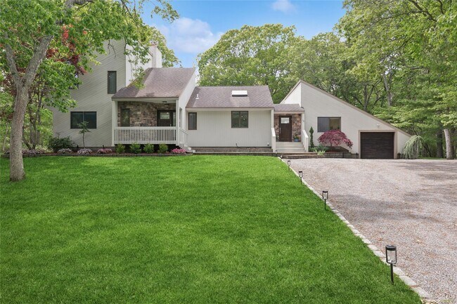 18 Quail Run in Hampton Bays, NY - Building Photo - Building Photo