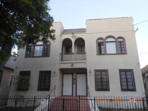 1831-1833 W 11th Pl in Los Angeles, CA - Foto de edificio - Building Photo