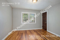 859 Oakhill St SE photo'