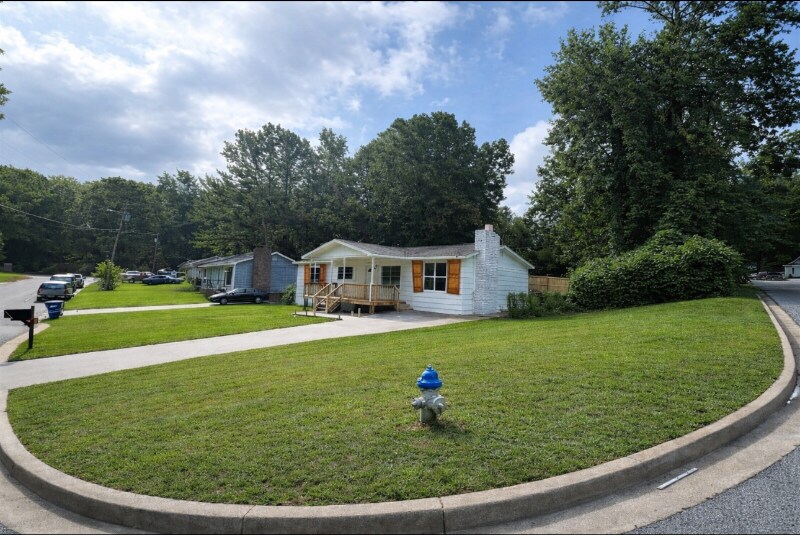 9135 Ford St SW in Covington, GA - Foto de edificio