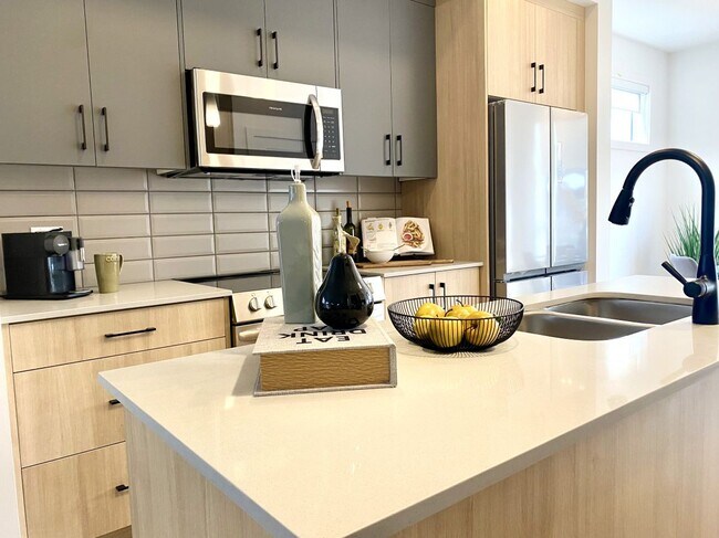 9805-9153 153 St NW in Edmonton, AB - Building Photo - Building Photo