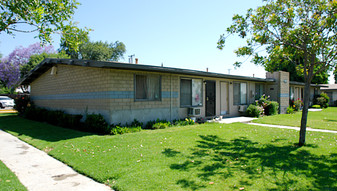 Casa Corona in Ontario, CA - Foto de edificio - Building Photo