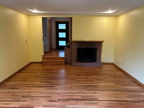 1249 NE 166th Ave in Portland, OR - Building Photo - Building Photo