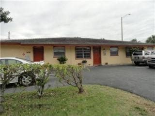 7826 NW 40th St in Coral Springs, FL - Building Photo