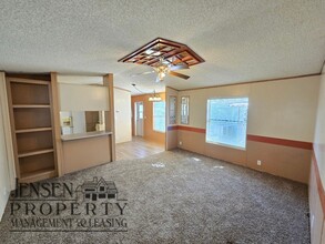 200 E 400 S in Washington, UT - Foto de edificio - Building Photo