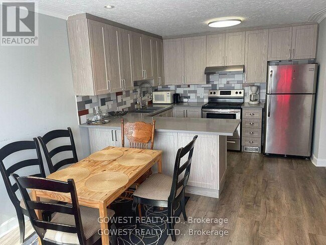 158 Dixon Rd in Toronto, ON - Building Photo - Building Photo