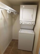 911 Daugherty Rd in Norco, CA - Building Photo - Building Photo