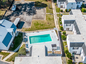 Country Club Townhomes in Milledgeville, GA - Foto de edificio - Building Photo