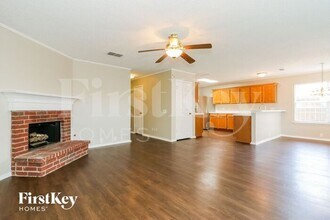 985 Union Dr in Saginaw, TX - Foto de edificio - Building Photo