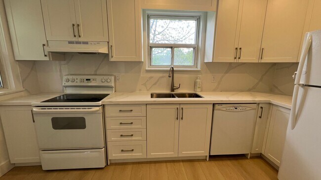 979 Danforth Rd in Toronto, ON - Building Photo - Building Photo