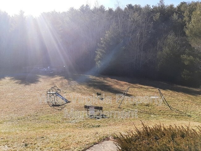 82 Beagle Club Rd in Jumping Branch, WV - Building Photo - Building Photo
