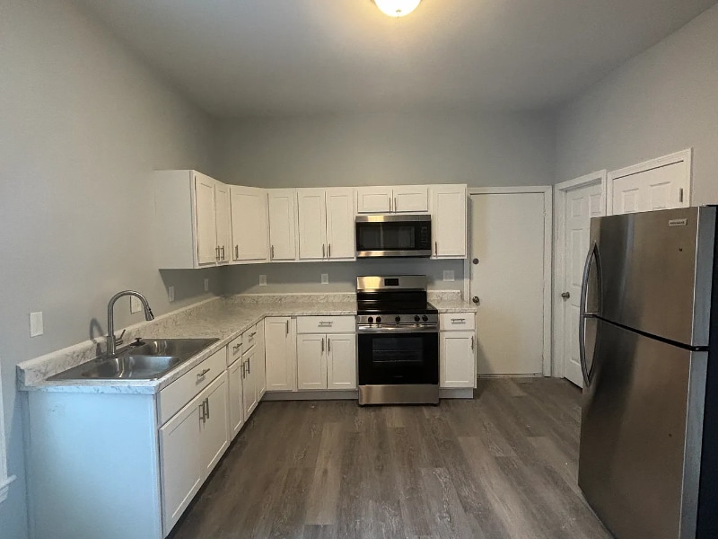 64 Thompson St in Springfield, MA - Building Photo