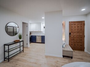 2600 Torrey Pines Rd in San Diego, CA - Building Photo - Building Photo