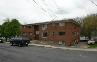 8115 Schrider St in Silver Spring, MD - Foto de edificio - Building Photo