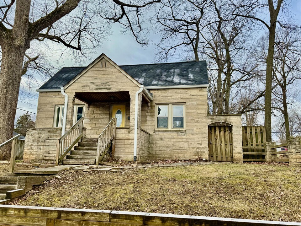 1105 N Woodburn Ave in Bloomington, IN - Building Photo