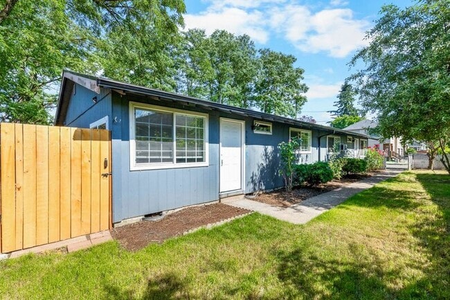 9623 SE Knight St in Portland, OR - Building Photo - Building Photo
