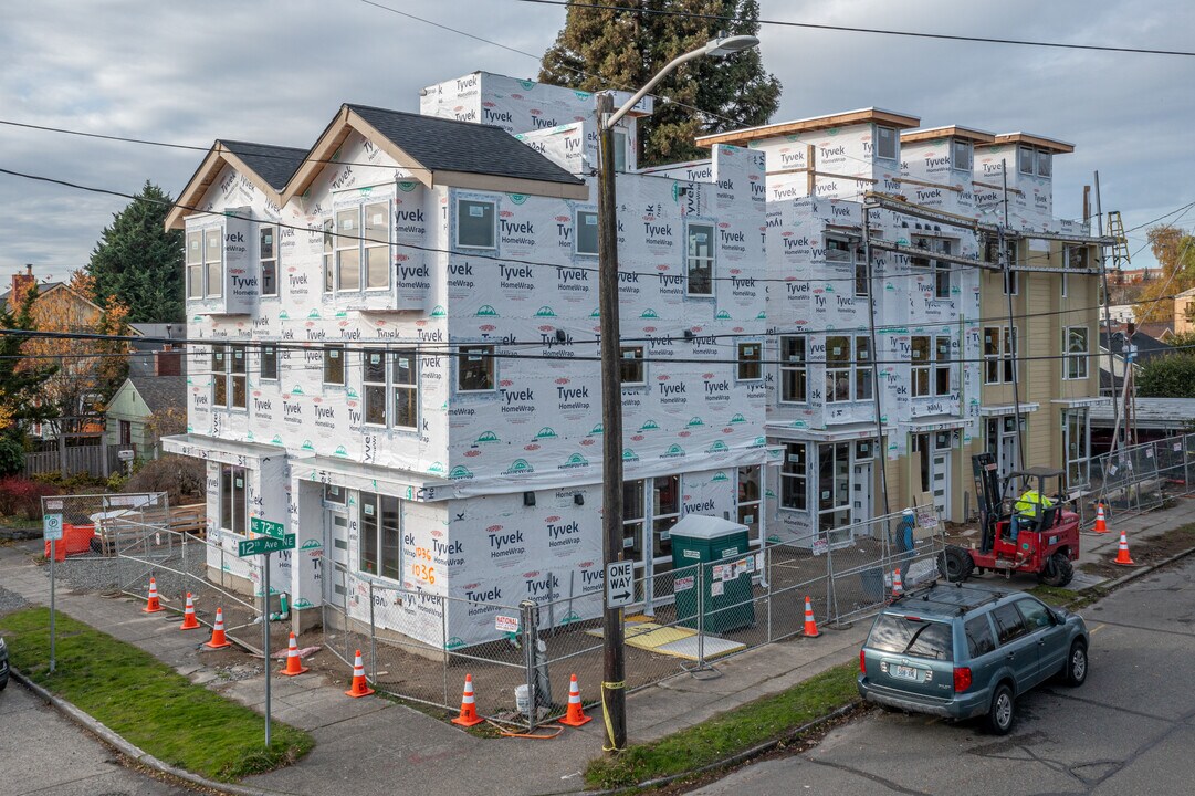 Roosevelt Residence in Seattle, WA - Building Photo