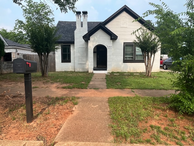 300 S Saunders Ave in Tyler, TX - Building Photo - Building Photo