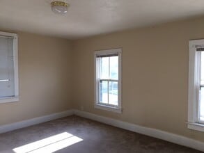 108 S Dodge St in Iowa City, IA - Building Photo - Building Photo