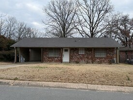 8606 Holiday Dr in Sherwood, AR - Building Photo