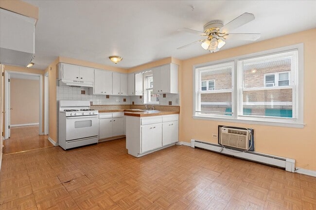 2650 W Touhy Ave in Chicago, IL - Building Photo - Building Photo