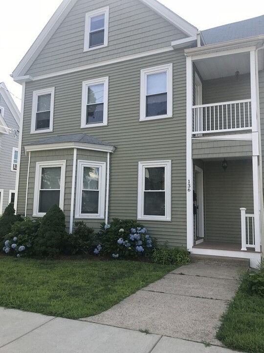 135 Mount Vernon Ave, Unit #1 in Melrose, MA - Foto de edificio