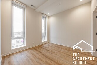 6340 W Belmont Ave, Unit 302 in Chicago, IL - Foto de edificio - Building Photo