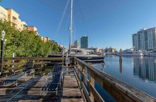 19701 E Country Club Dr, Unit 5108 in Aventura, FL - Building Photo