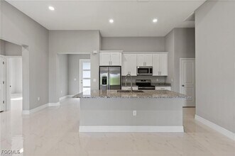 524 Kingsbury Ln in Lehigh Acres, FL - Building Photo - Building Photo