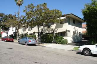 900 E Wilson Ave in Glendale, CA - Foto de edificio - Building Photo