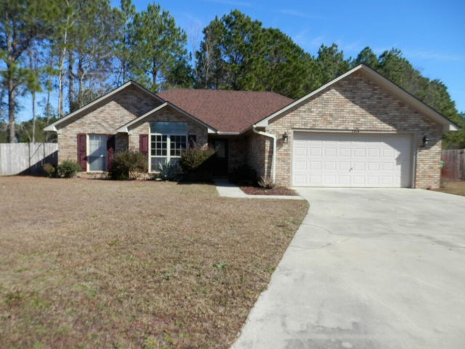 2414 Fernando Ct in Hinesville, GA - Foto de edificio