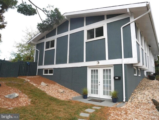 property at 1805 Arcola Ave