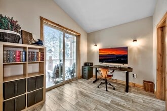 11336 Wolverine Cir in Truckee, CA - Building Photo - Building Photo