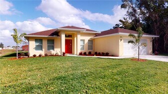 621 NW 7th Pl in Cape Coral, FL - Building Photo