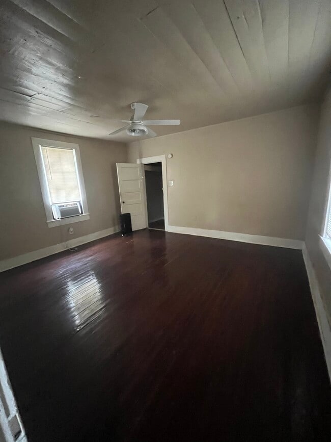 307 E Lambert St in San Antonio, TX - Foto de edificio - Building Photo