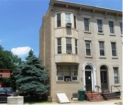 613 Walnut St Apartments