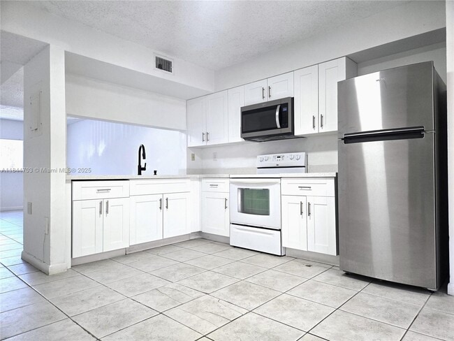 14931 SW 82nd Terrace in Miami, FL - Building Photo - Building Photo