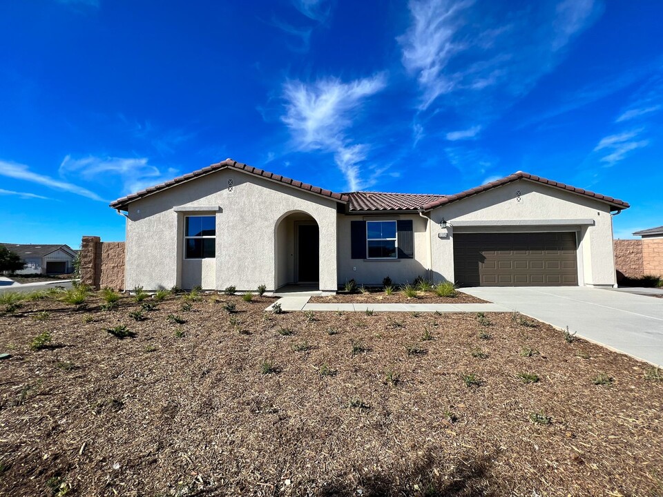 31256 Reserve Dr in Winchester, CA - Building Photo