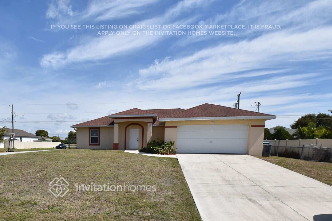 3423 SW 9th Ave in Cape Coral, FL - Building Photo