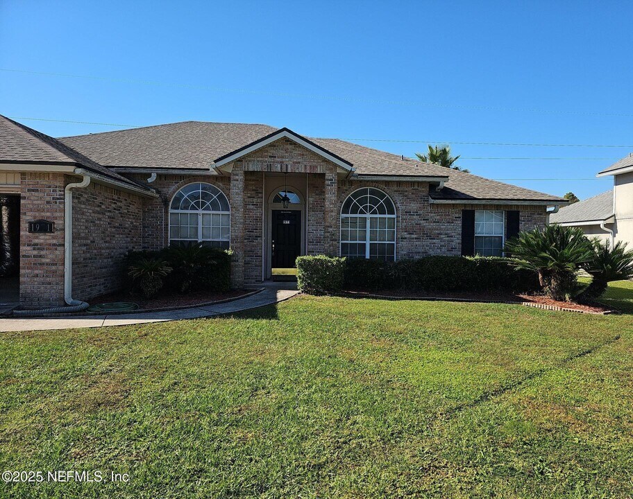 1971 Belhaven Dr in Orange Park, FL - Building Photo