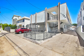 11763 Hamlin St in North Hollywood, CA - Building Photo - Building Photo